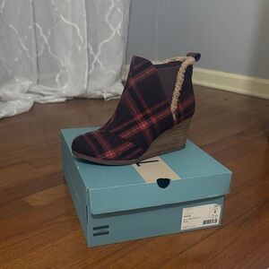 TOMS Women's Red and Brown Plaid Wedges